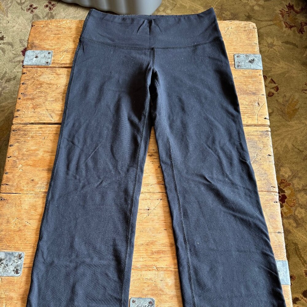 Leo Star Straight Leg Yoga Pants